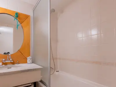 Badezimmer mit Badewanne