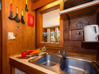 Die Küche ist gut ausgestattet