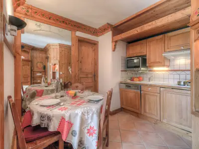 Voll ausgestattete Küche mit Geschirrspüler