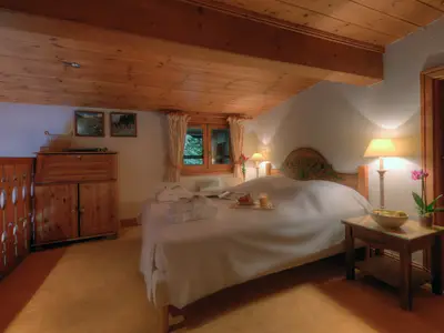 Schlafzimmer im Zwischengeschoss mit zwei Betten