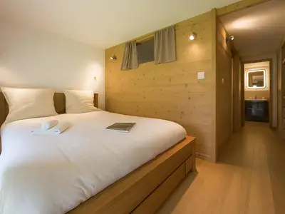 Schlafzimmer mit Doppelbett