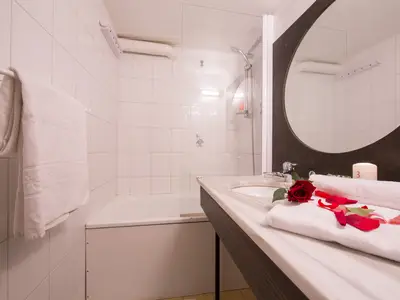 Badezimmer mit Badewanne