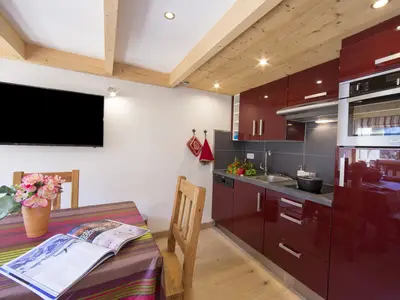 Moderne Küche mit Geschirrspüler