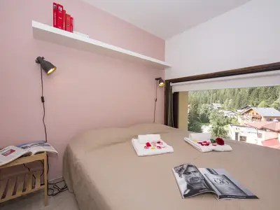 Schlafzimmer mit Doppelbett (1.40) und tollem Blick