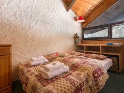 Sofabett zum Schlafen vorbereitet