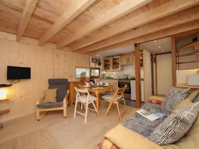 Wohnzimmer mit Fernseher