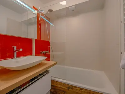 Badezimmer mit Badewanne