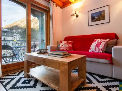 Gemütliches Wohnzimmer mit eigenem Balkon