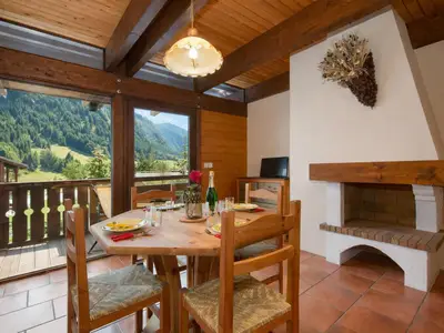 Zugang zum Balkon vom Wohnzimmer aus