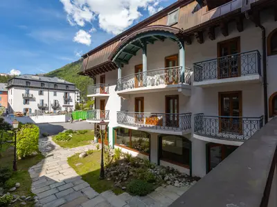 Blick vom zweiten Balkon auf die Nordseite des Grundstücks