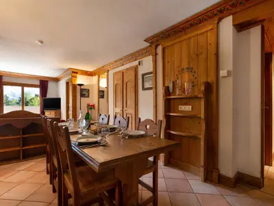 Blick vom Essbereich in Richtung Wohnraum