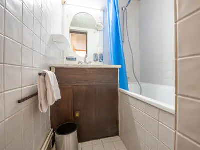 Badezimmer mit Dusche