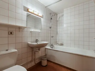 Badezimmer mit Dusche