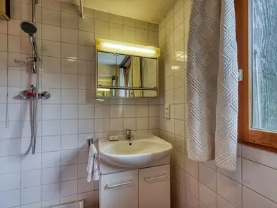 Badezimmer mit Dusche