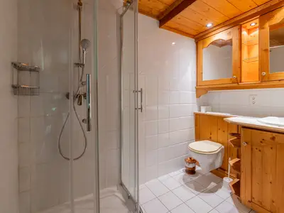 Badezimmer mit Dusche