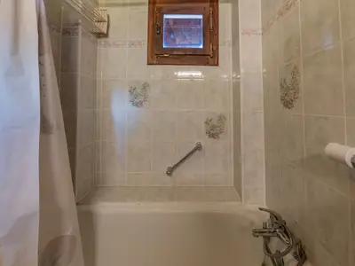 Badezimmer mit Dusche