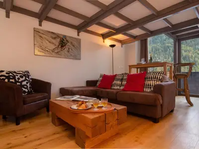 Modernes Duplex mit offenem Grundriss und privatem Balkon