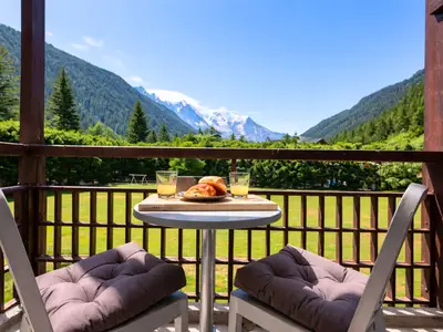 Spektakuläre Aussicht auf den Mont Blanc vom Balkon