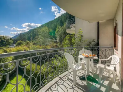 Privater Sonnenbalkon mit herrlichem Bergblick