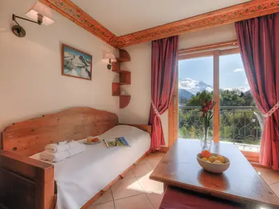 Wohnzimmer mit Schlafsofa für 1