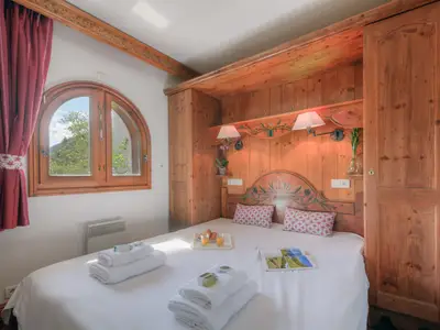 Schlafzimmer mit Doppelbett