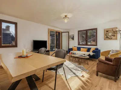 Großer Esstisch für 6 Personen