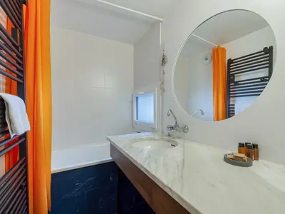 Badezimmer mit Badewanne