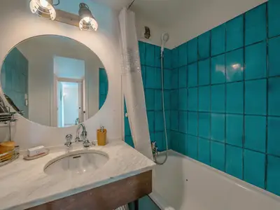 Badezimmer mit Badewanne