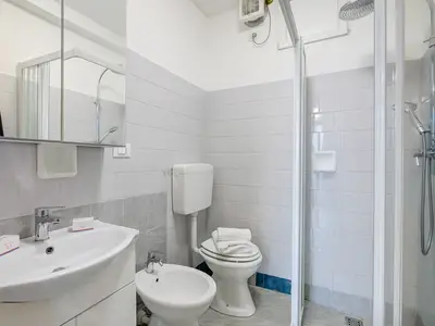 Badezimmer mit Dusche