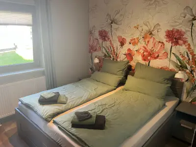 Schlafzimmer links
