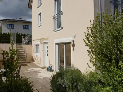 Eingang mit Terrasse