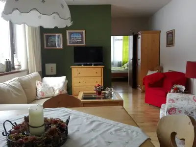 Wohnraum mit Essbereich im Wohlfühlapartment Dachsteinblick