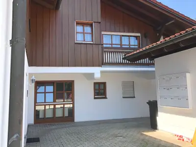 Eingangsbereich mit Balkon
