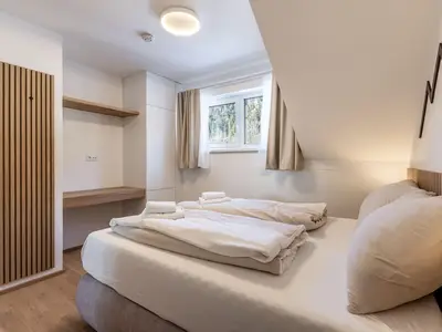Suite 9 - Thörl 162-3