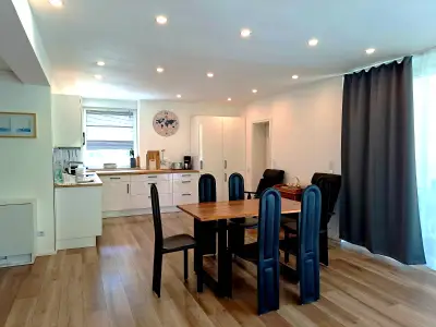 Küche mit Blick auf die Terrasse