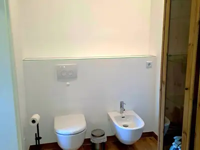 Das Hauptbad - Toilette und Bidet