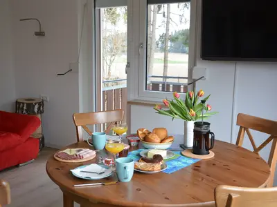 Am Frühstückstisch.