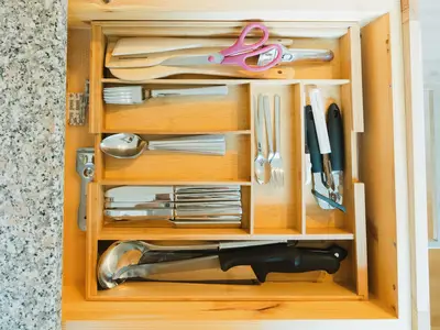 Ein Blick in die Küchenschublade