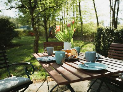 Frischer Eierlikörkuchen in der Gartenpause