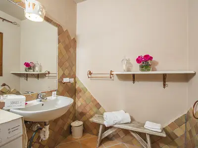 Badezimmer mit Dusche