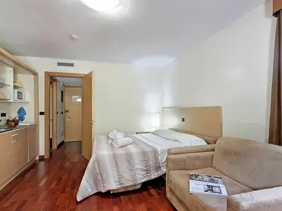 Schlafsofa (Schlafbereich für Studio)