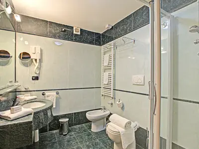 Badezimmer mit Dusche