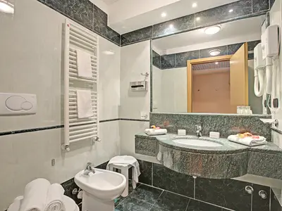 Badezimmer mit Dusche