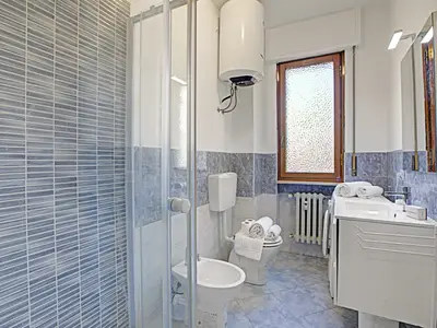 Badezimmer mit Dusche