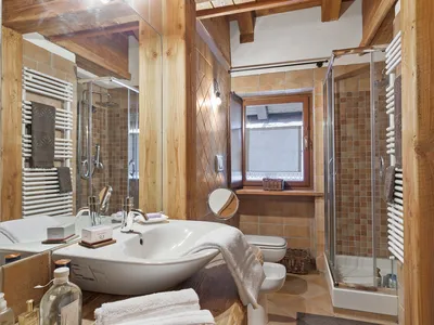 Badezimmer mit Dusche