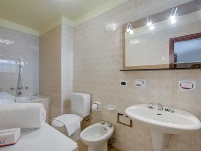 Badezimmer mit Badewanne