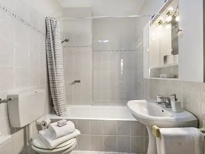 Badezimmer mit Badewanne