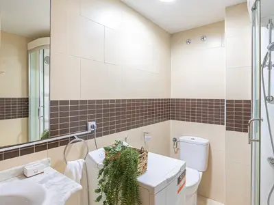 Badezimmer mit Dusche