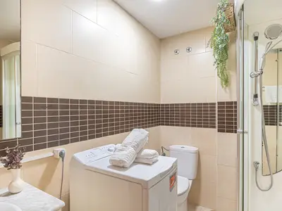 Badezimmer mit Dusche