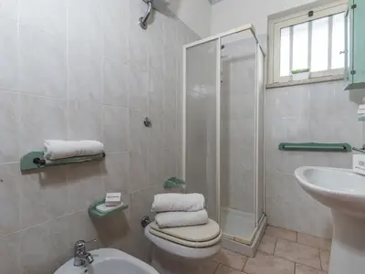 Badezimmer mit Dusche